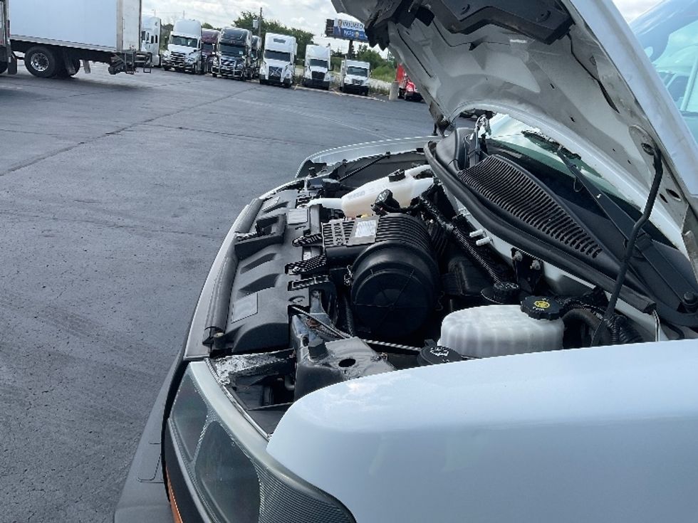 Light Duty Box Truck-Light and Medium Duty Trucks-GMC-2019-Savana G33903-Milwaukee-WI-85,846\n\t\tmiles-$ 28,250 - Image 24