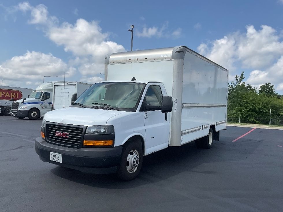 Light Duty Box Truck-Light and Medium Duty Trucks-GMC-2019-Savana G33903-Milwaukee-WI-85,846\n\t\tmiles-$ 28,250 - Image 3