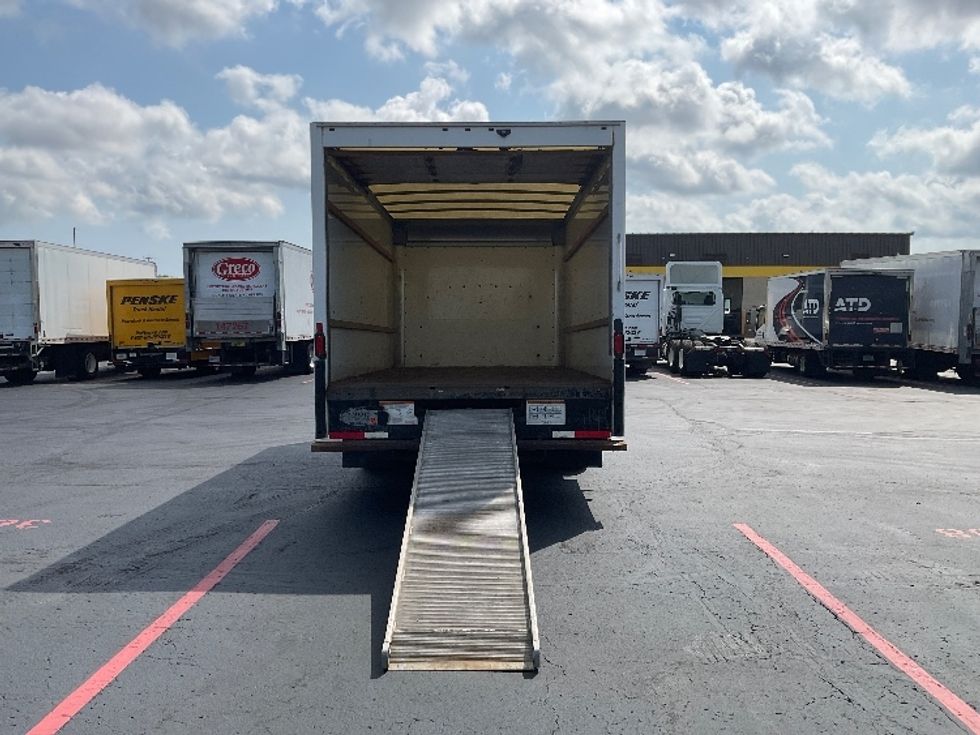 Light Duty Box Truck-Light and Medium Duty Trucks-GMC-2019-Savana G33903-Milwaukee-WI-85,846\n\t\tmiles-$ 28,250 - Image 9