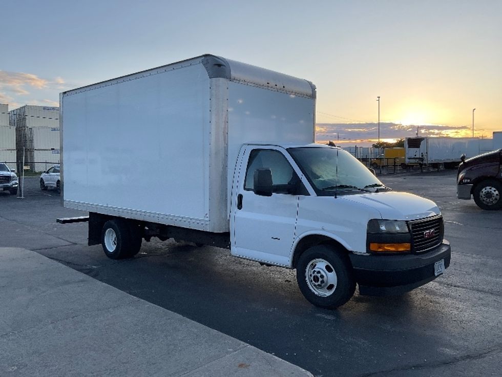 Light Duty Box Truck-Light and Medium Duty Trucks-GMC-2019-Savana G33903-Milwaukee-WI-89,892\n\t\tmiles-$ 26,000 - Image 1