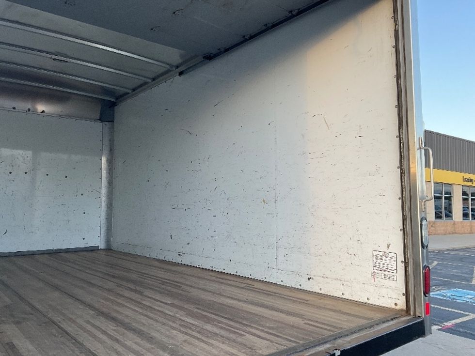 Light Duty Box Truck-Light and Medium Duty Trucks-GMC-2019-Savana G33903-Milwaukee-WI-89,892\n\t\tmiles-$ 26,000 - Image 11