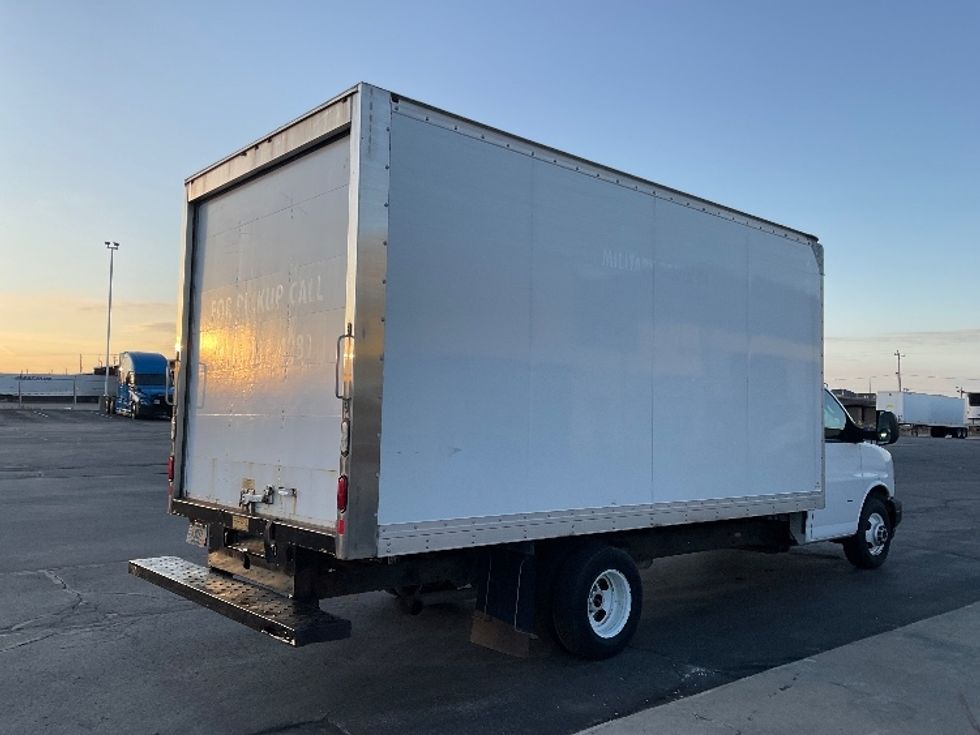 Light Duty Box Truck-Light and Medium Duty Trucks-GMC-2019-Savana G33903-Milwaukee-WI-89,892\n\t\tmiles-$ 26,000 - Image 12