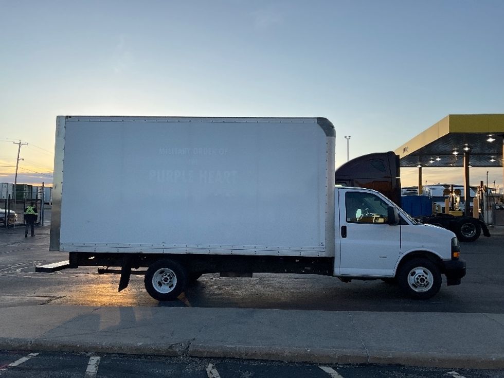 Light Duty Box Truck-Light and Medium Duty Trucks-GMC-2019-Savana G33903-Milwaukee-WI-89,892\n\t\tmiles-$ 26,000 - Image 14