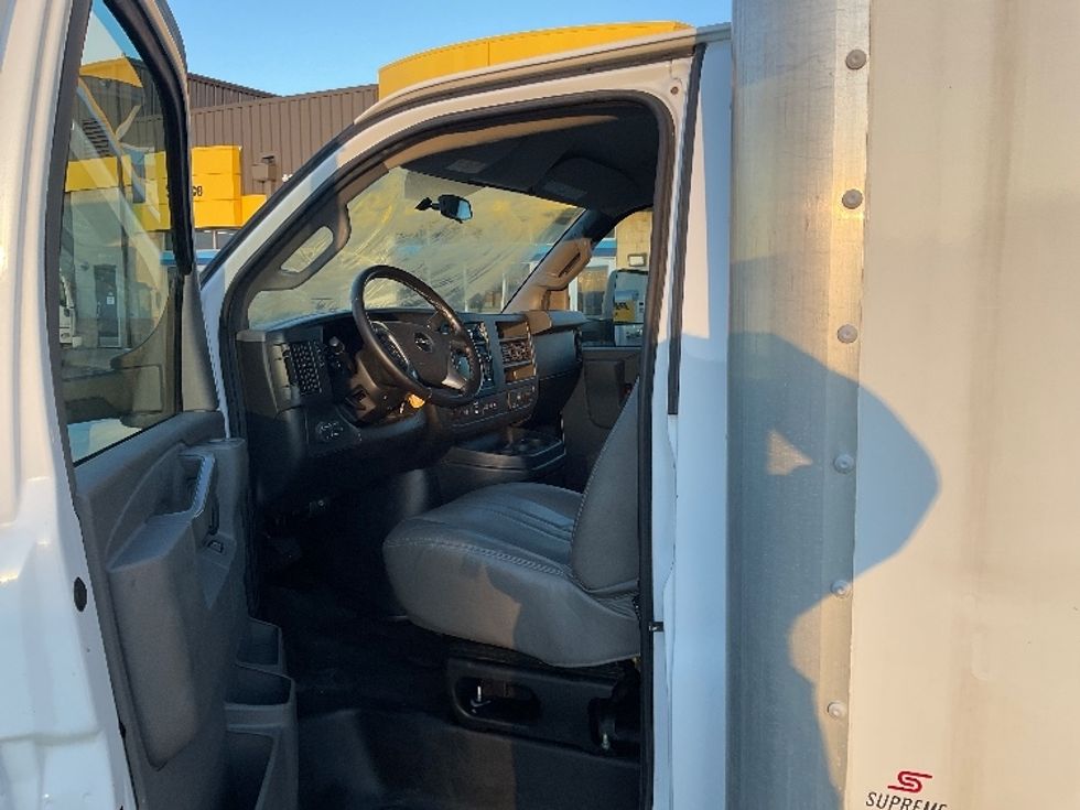 Light Duty Box Truck-Light and Medium Duty Trucks-GMC-2019-Savana G33903-Milwaukee-WI-89,892\n\t\tmiles-$ 26,000 - Image 15