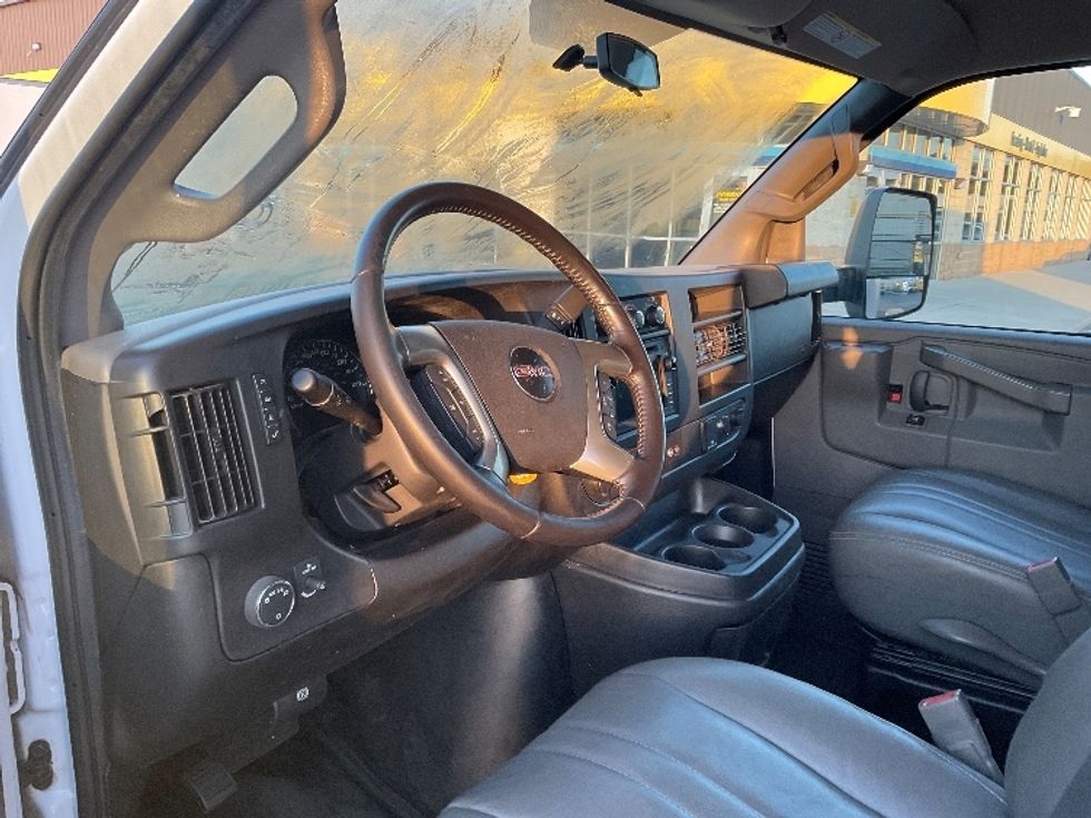 Light Duty Box Truck-Light and Medium Duty Trucks-GMC-2019-Savana G33903-Milwaukee-WI-89,892\n\t\tmiles-$ 26,000 - Image 16