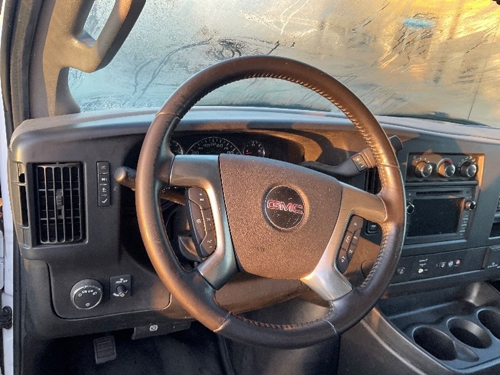 Light Duty Box Truck-Light and Medium Duty Trucks-GMC-2019-Savana G33903-Milwaukee-WI-89,892\n\t\tmiles-$ 26,000 - Image 17