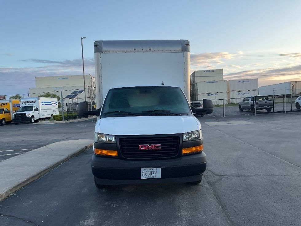Light Duty Box Truck-Light and Medium Duty Trucks-GMC-2019-Savana G33903-Milwaukee-WI-89,892\n\t\tmiles-$ 26,000 - Image 2
