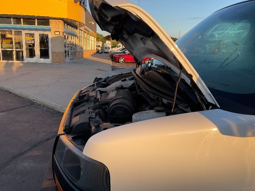 Light Duty Box Truck-Light and Medium Duty Trucks-GMC-2019-Savana G33903-Milwaukee-WI-89,892\n\t\tmiles-$ 26,000 - Image 23