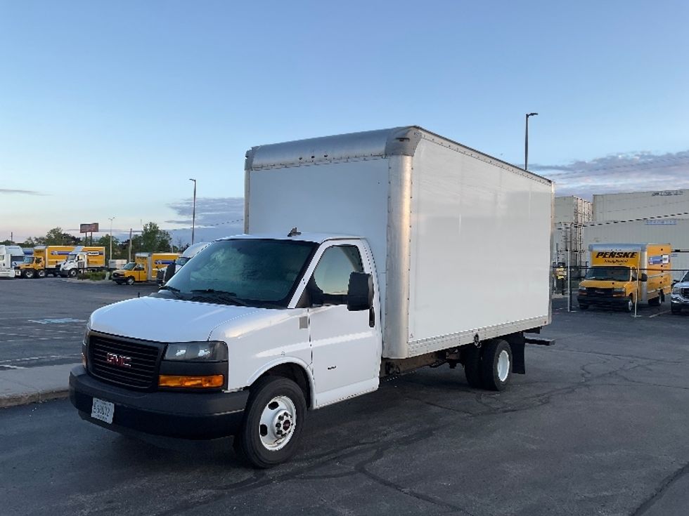 Light Duty Box Truck-Light and Medium Duty Trucks-GMC-2019-Savana G33903-Milwaukee-WI-89,892\n\t\tmiles-$ 26,000 - Image 3