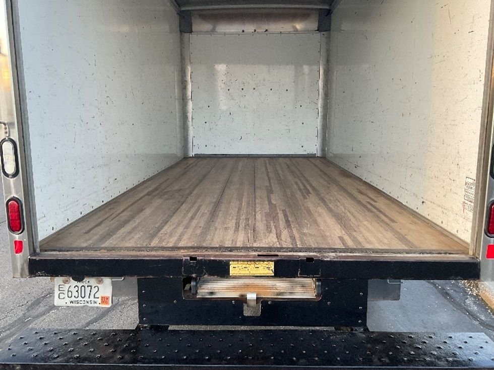 Light Duty Box Truck-Light and Medium Duty Trucks-GMC-2019-Savana G33903-Milwaukee-WI-89,892\n\t\tmiles-$ 26,000 - Image 9