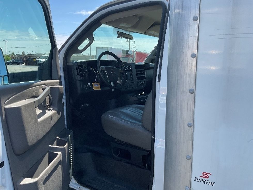 Light Duty Box Truck-Light and Medium Duty Trucks-GMC-2019-Savana G33903-Milwaukee-WI-92,397\n\t\tmiles-$ 27,250 - Image 16