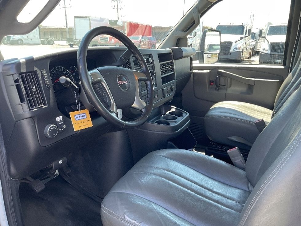 Light Duty Box Truck-Light and Medium Duty Trucks-GMC-2019-Savana G33903-Milwaukee-WI-92,397\n\t\tmiles-$ 27,250 - Image 17