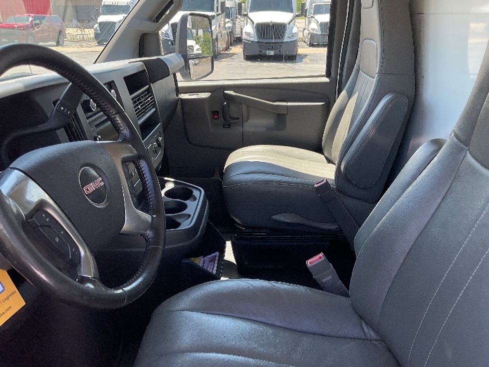 Light Duty Box Truck-Light and Medium Duty Trucks-GMC-2019-Savana G33903-Milwaukee-WI-92,397\n\t\tmiles-$ 27,250 - Image 19