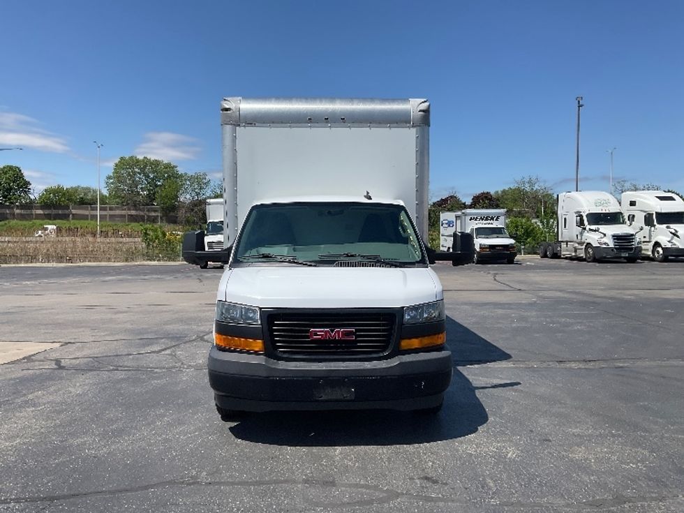 Light Duty Box Truck-Light and Medium Duty Trucks-GMC-2019-Savana G33903-Milwaukee-WI-92,397\n\t\tmiles-$ 27,250 - Image 2
