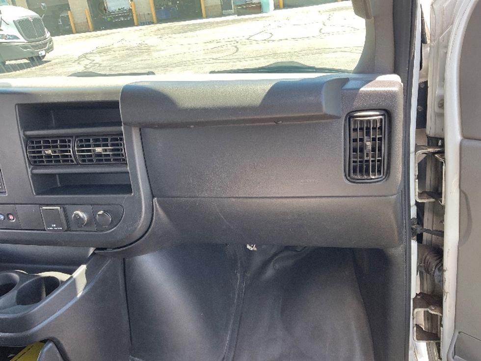Light Duty Box Truck-Light and Medium Duty Trucks-GMC-2019-Savana G33903-Milwaukee-WI-92,397\n\t\tmiles-$ 27,250 - Image 21