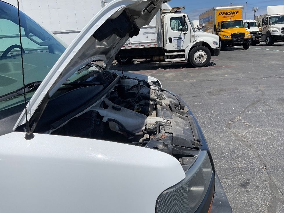 Light Duty Box Truck-Light and Medium Duty Trucks-GMC-2019-Savana G33903-Milwaukee-WI-92,397\n\t\tmiles-$ 27,250 - Image 23