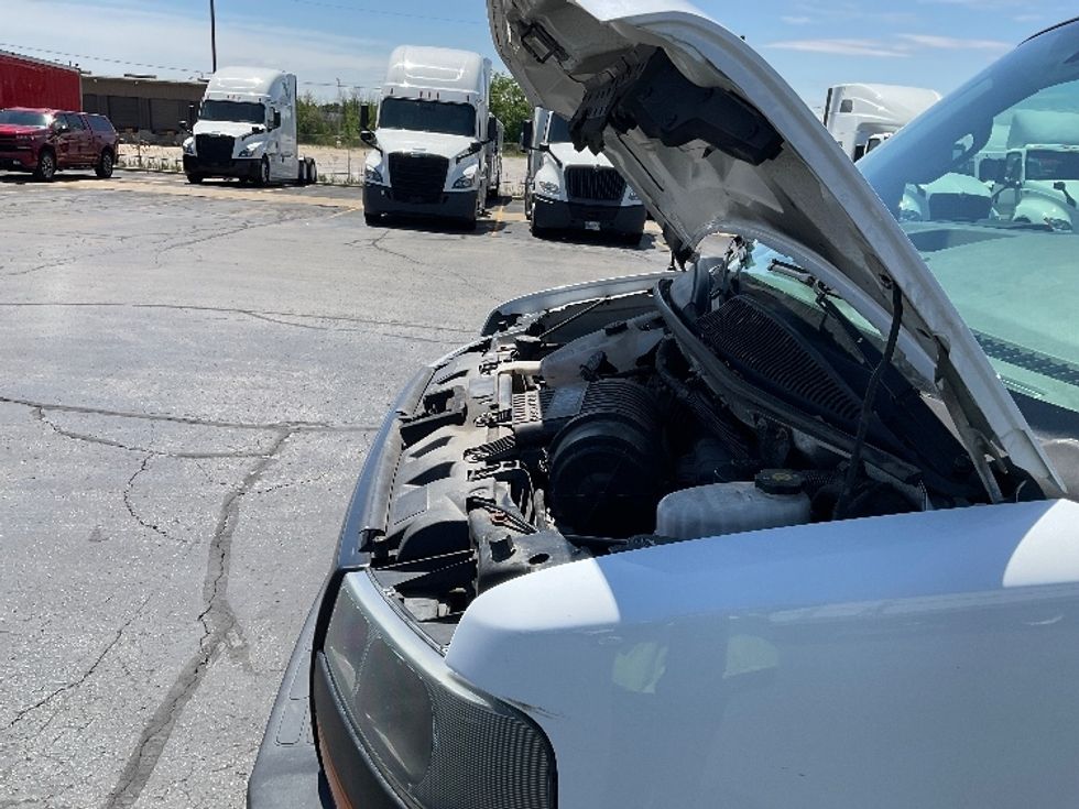 Light Duty Box Truck-Light and Medium Duty Trucks-GMC-2019-Savana G33903-Milwaukee-WI-92,397\n\t\tmiles-$ 27,250 - Image 24