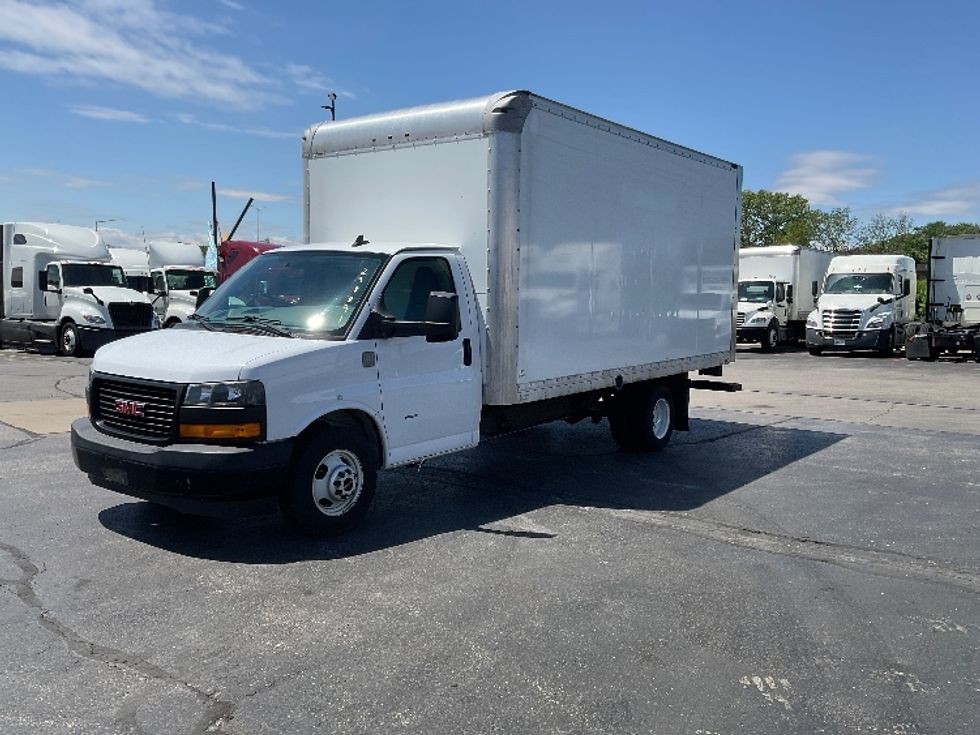 Light Duty Box Truck-Light and Medium Duty Trucks-GMC-2019-Savana G33903-Milwaukee-WI-92,397\n\t\tmiles-$ 27,250 - Image 3