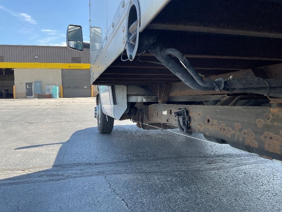 Light Duty Box Truck-Light and Medium Duty Trucks-GMC-2019-Savana G33903-Milwaukee-WI-92,397\n\t\tmiles-$ 27,250 - Image 5