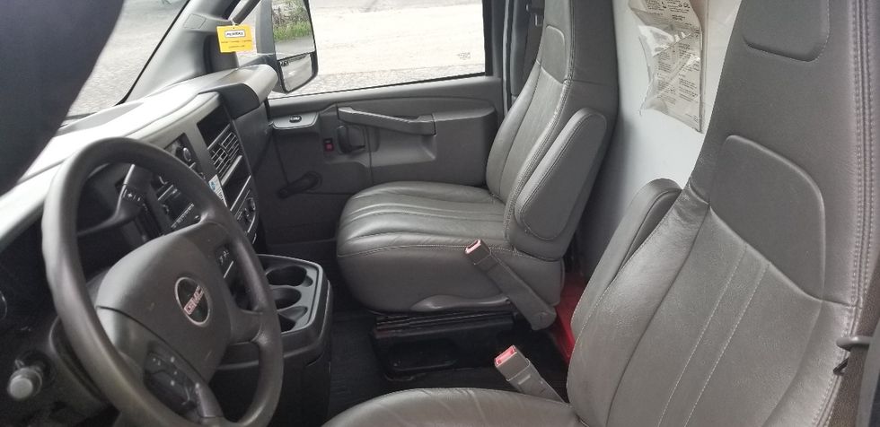 Light Duty Box Truck-Light and Medium Duty Trucks-GMC-2019-Savana G33903-Mississauga-ON-202,351\n\t\tkm-$ 29,750 - Image 19