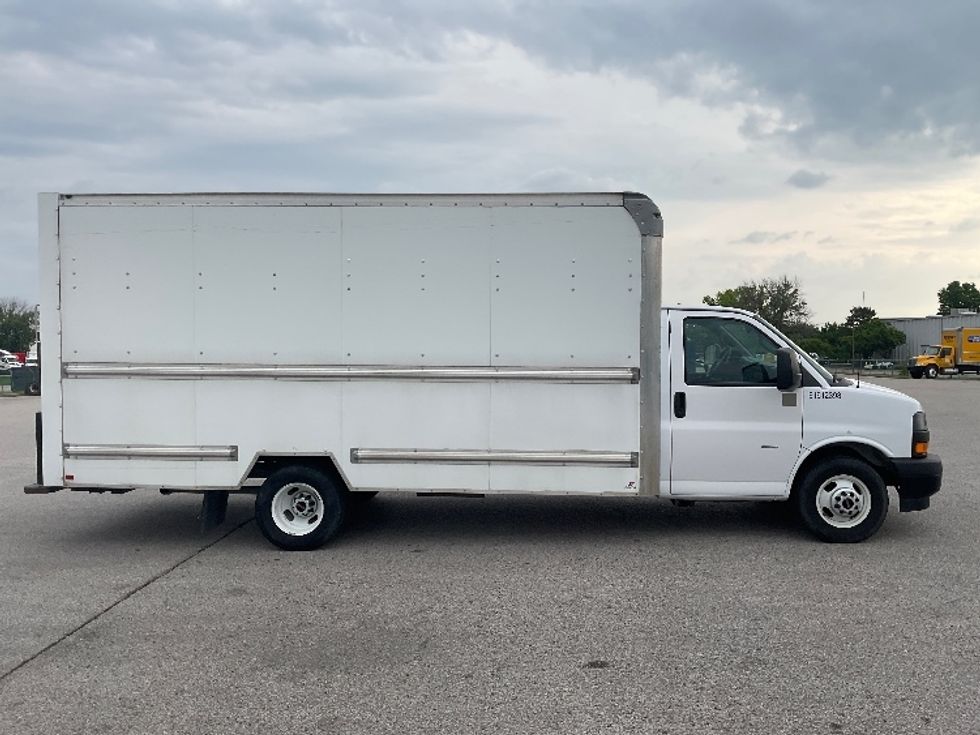 Light Duty Box Truck-Light and Medium Duty Trucks-GMC-2019-Savana G33903-Moberly-MO-112,888\n\t\tmiles-$ 27,750 - Image 15