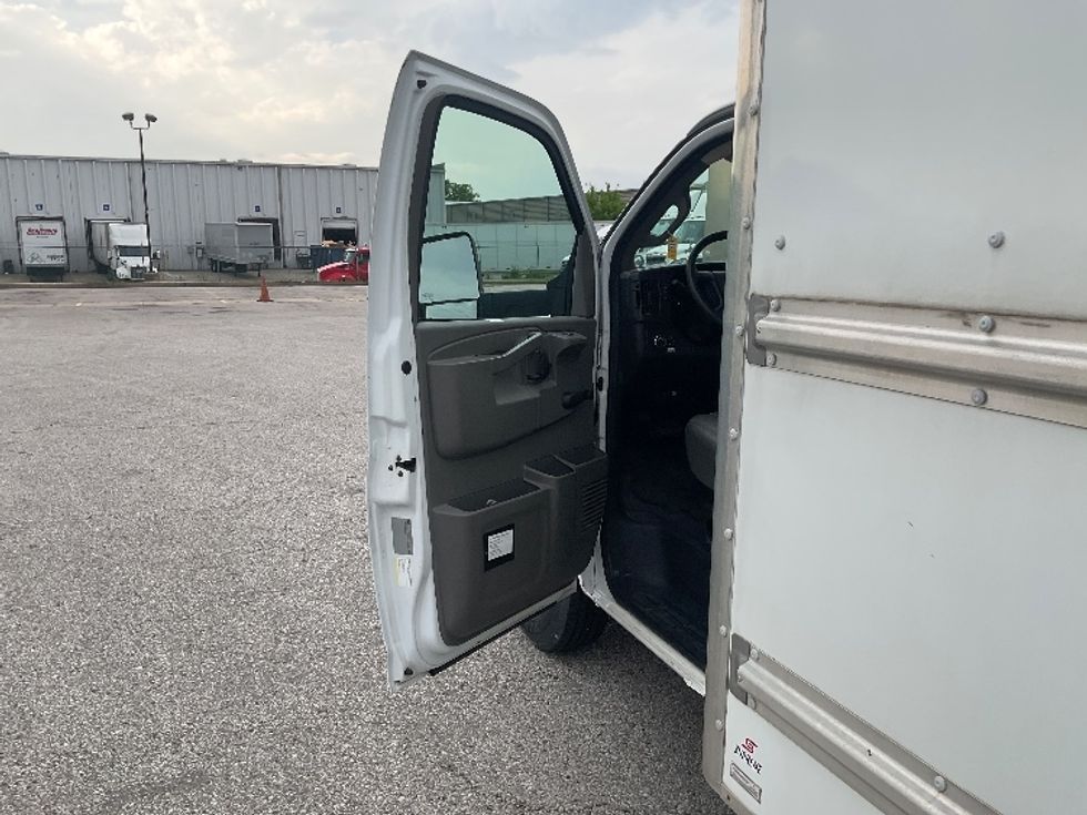 Light Duty Box Truck-Light and Medium Duty Trucks-GMC-2019-Savana G33903-Moberly-MO-112,888\n\t\tmiles-$ 27,750 - Image 16
