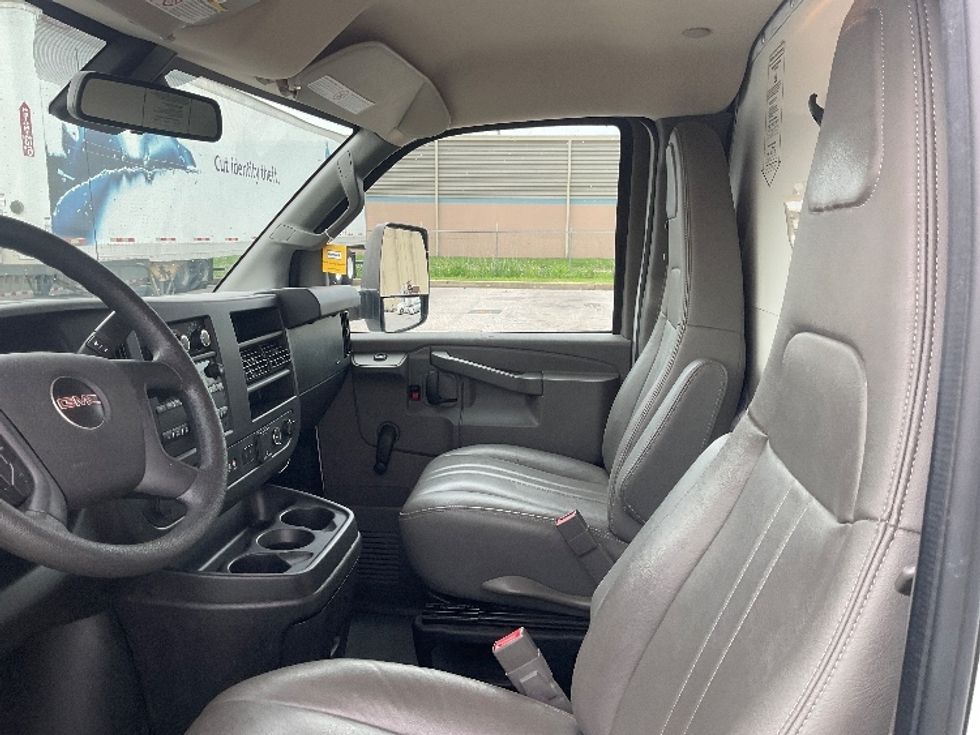Light Duty Box Truck-Light and Medium Duty Trucks-GMC-2019-Savana G33903-Moberly-MO-112,888\n\t\tmiles-$ 27,750 - Image 19