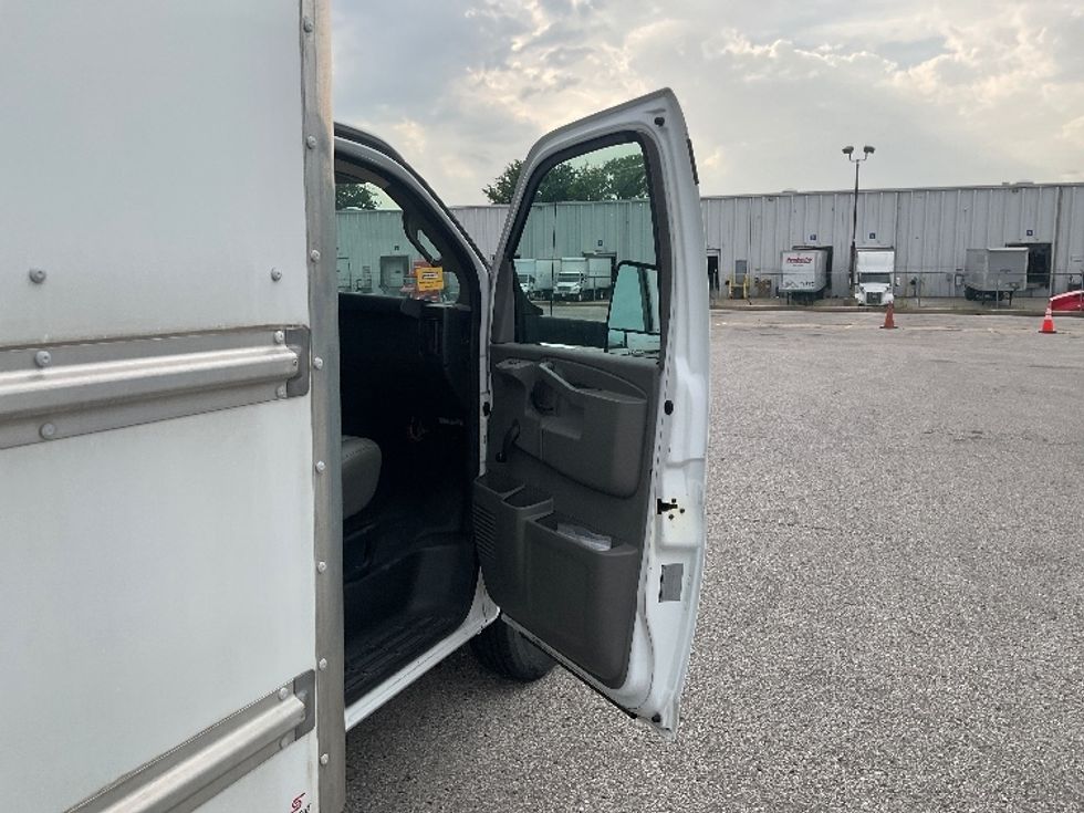 Light Duty Box Truck-Light and Medium Duty Trucks-GMC-2019-Savana G33903-Moberly-MO-112,888\n\t\tmiles-$ 27,750 - Image 20