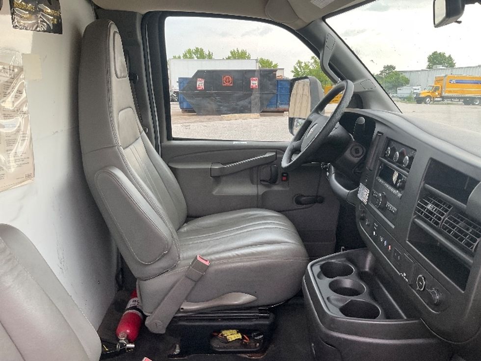 Light Duty Box Truck-Light and Medium Duty Trucks-GMC-2019-Savana G33903-Moberly-MO-112,888\n\t\tmiles-$ 27,750 - Image 22