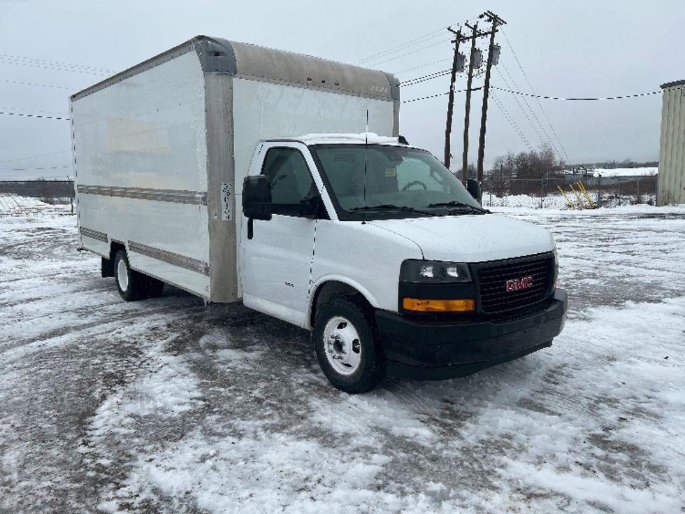 Light Duty Box Truck-Light and Medium Duty Trucks-GMC-2019-Savana G33903-Moncton-NB-205,176\n\t\tkm-$ 31,000 - Image 1