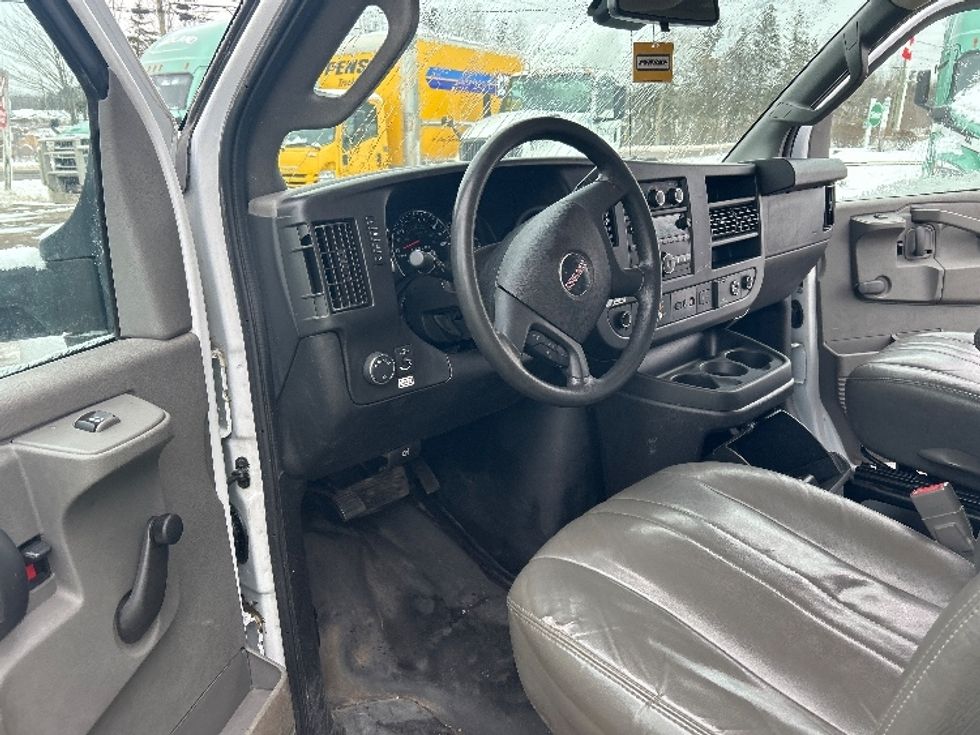 Light Duty Box Truck-Light and Medium Duty Trucks-GMC-2019-Savana G33903-Moncton-NB-205,176\n\t\tkm-$ 31,000 - Image 16