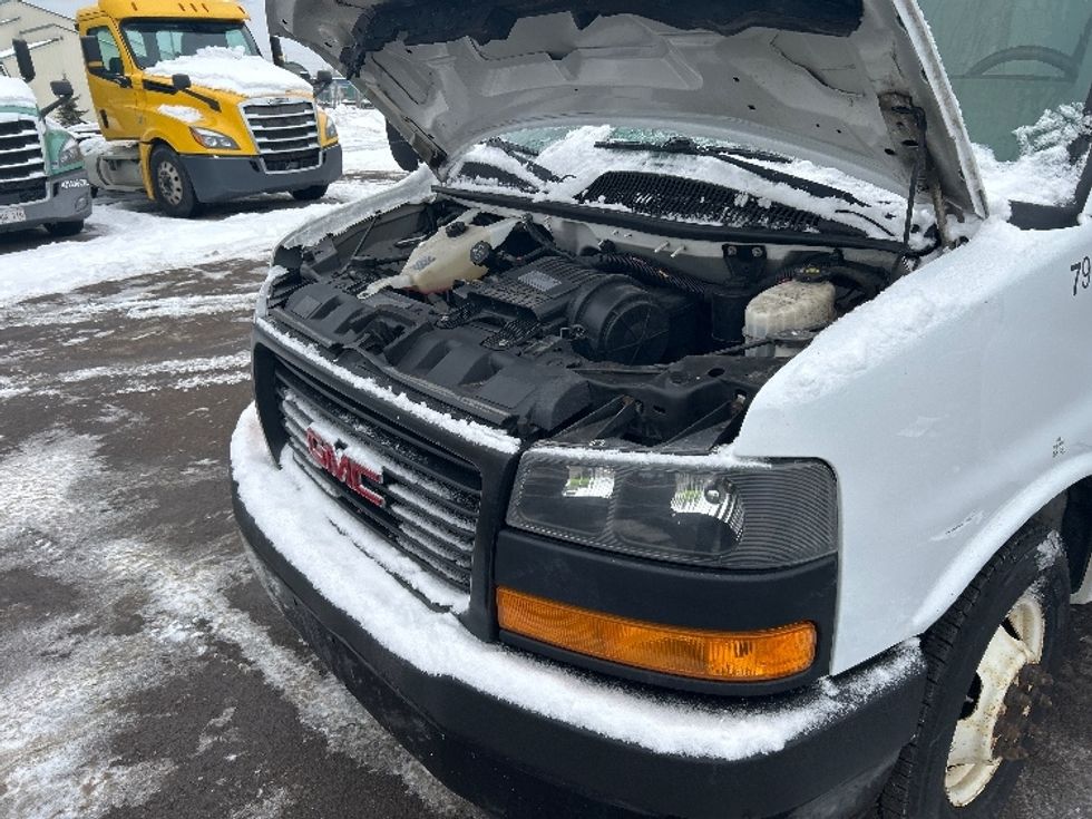 Light Duty Box Truck-Light and Medium Duty Trucks-GMC-2019-Savana G33903-Moncton-NB-205,176\n\t\tkm-$ 31,000 - Image 23