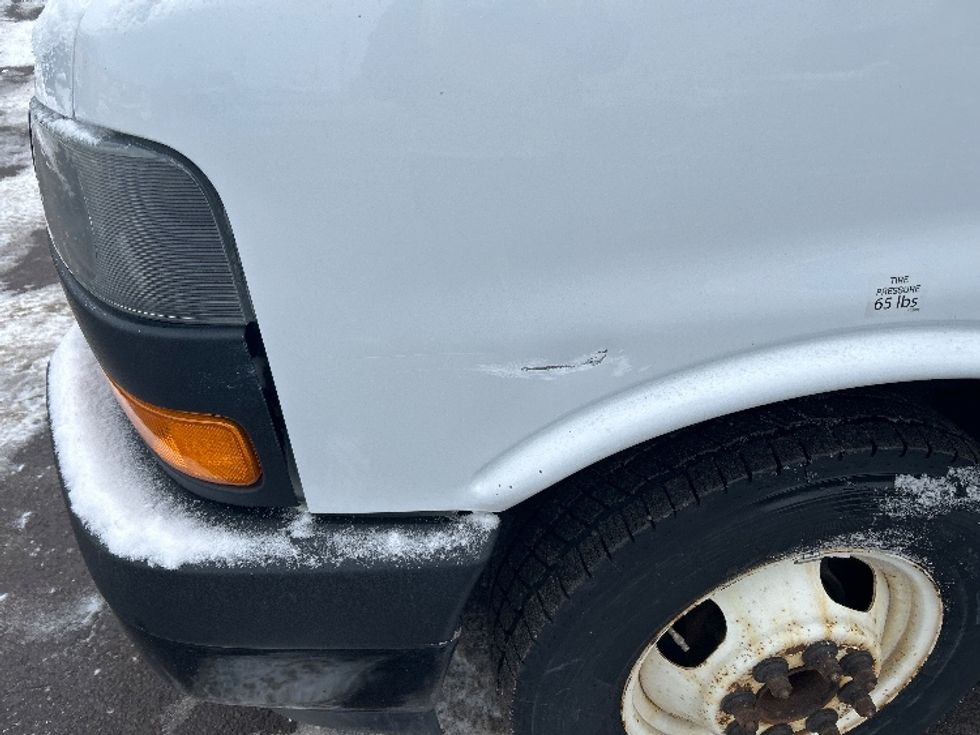 Light Duty Box Truck-Light and Medium Duty Trucks-GMC-2019-Savana G33903-Moncton-NB-205,176\n\t\tkm-$ 31,000 - Image 25