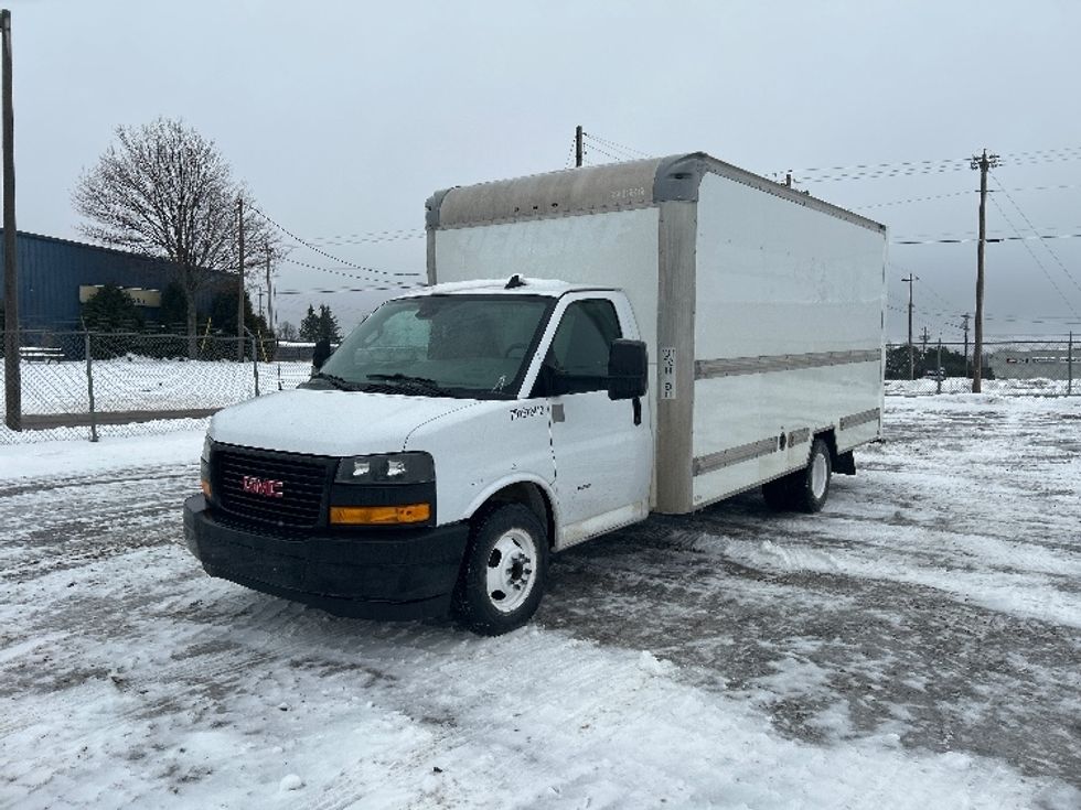 Light Duty Box Truck-Light and Medium Duty Trucks-GMC-2019-Savana G33903-Moncton-NB-205,176\n\t\tkm-$ 31,000 - Image 3