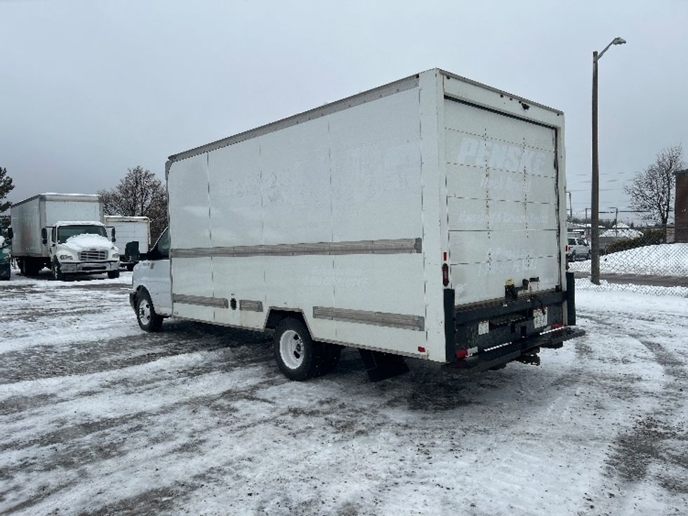 Light Duty Box Truck-Light and Medium Duty Trucks-GMC-2019-Savana G33903-Moncton-NB-205,176\n\t\tkm-$ 31,000 - Image 6