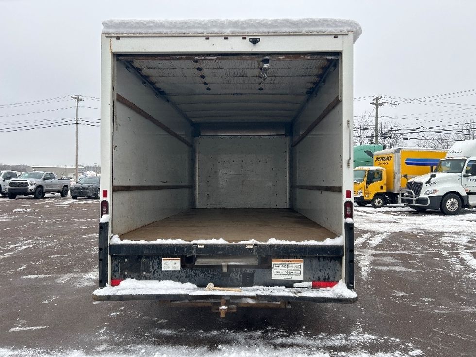 Light Duty Box Truck-Light and Medium Duty Trucks-GMC-2019-Savana G33903-Moncton-NB-205,176\n\t\tkm-$ 31,000 - Image 8