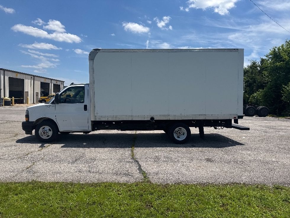 Light Duty Box Truck-Light and Medium Duty Trucks-GMC-2019-Savana G33903-Nashville (Mount Juliet)-TN-24,058\n\t\tmiles-$ 34,250 - Image 4