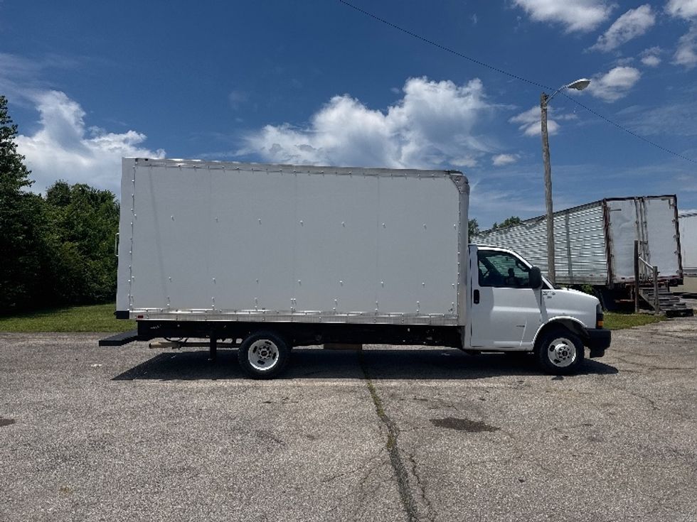 Light Duty Box Truck-Light and Medium Duty Trucks-GMC-2019-Savana G33903-Nashville (Mount Juliet)-TN-24,058\n\t\tmiles-$ 34,250 - Image 14