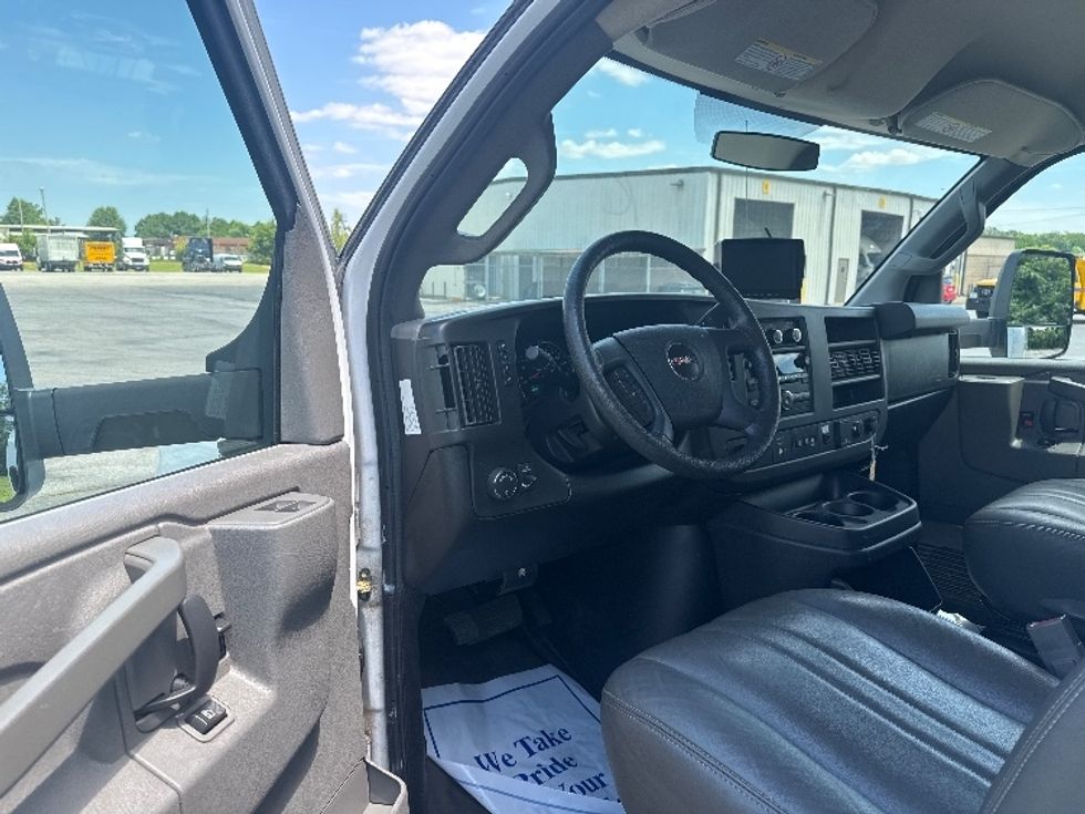 Light Duty Box Truck-Light and Medium Duty Trucks-GMC-2019-Savana G33903-Nashville (Mount Juliet)-TN-24,058\n\t\tmiles-$ 34,250 - Image 15