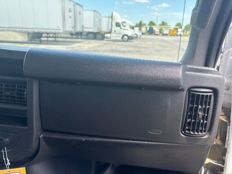 Light Duty Box Truck-Light and Medium Duty Trucks-GMC-2019-Savana G33903-Nashville (Mount Juliet)-TN-24,058\n\t\tmiles-$ 34,250 - Image 20