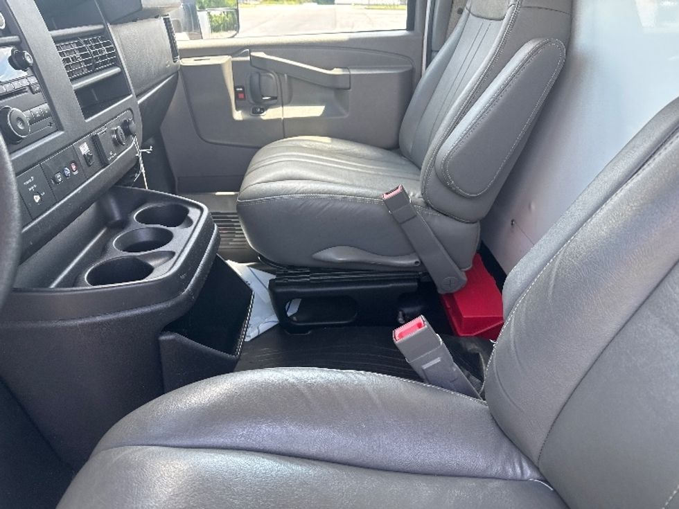 Light Duty Box Truck-Light and Medium Duty Trucks-GMC-2019-Savana G33903-Nashville (Mount Juliet)-TN-24,058\n\t\tmiles-$ 34,250 - Image 18