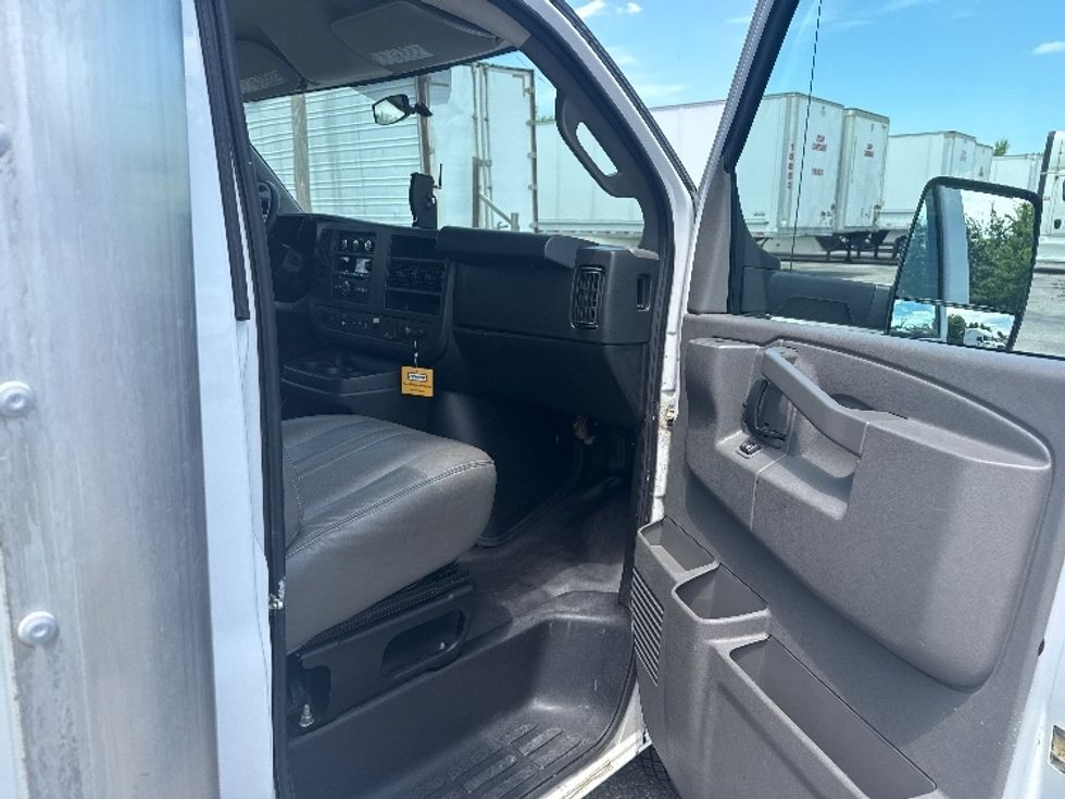 Light Duty Box Truck-Light and Medium Duty Trucks-GMC-2019-Savana G33903-Nashville (Mount Juliet)-TN-24,058\n\t\tmiles-$ 34,250 - Image 19