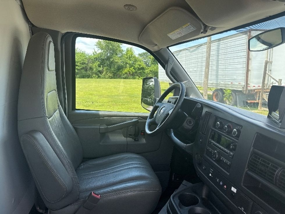 Light Duty Box Truck-Light and Medium Duty Trucks-GMC-2019-Savana G33903-Nashville (Mount Juliet)-TN-24,058\n\t\tmiles-$ 34,250 - Image 21