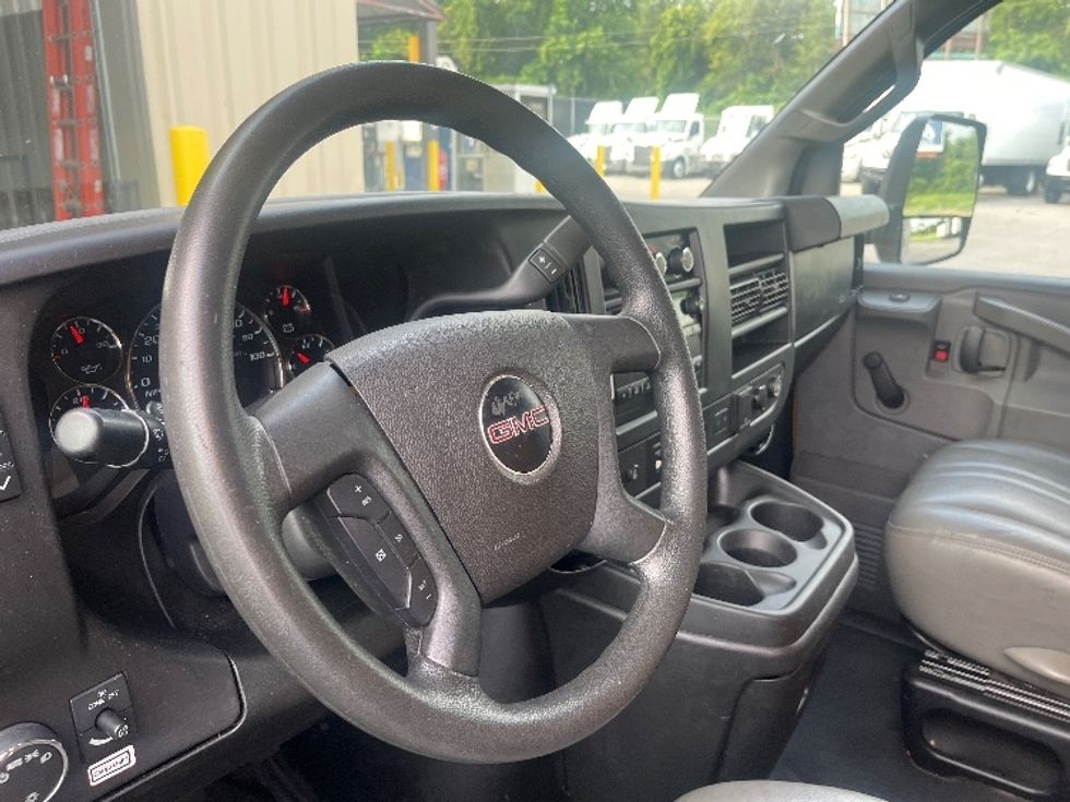 Light Duty Box Truck-Light and Medium Duty Trucks-GMC-2019-Savana G33903-Nashville (Mount Juliet)-TN-92,837\n\t\tmiles-$ 25,750 - Image 17