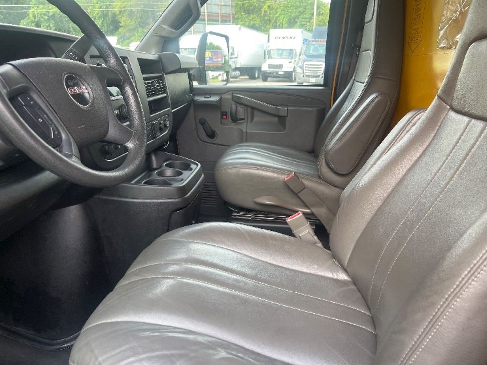 Light Duty Box Truck-Light and Medium Duty Trucks-GMC-2019-Savana G33903-Nashville (Mount Juliet)-TN-92,837\n\t\tmiles-$ 25,750 - Image 19
