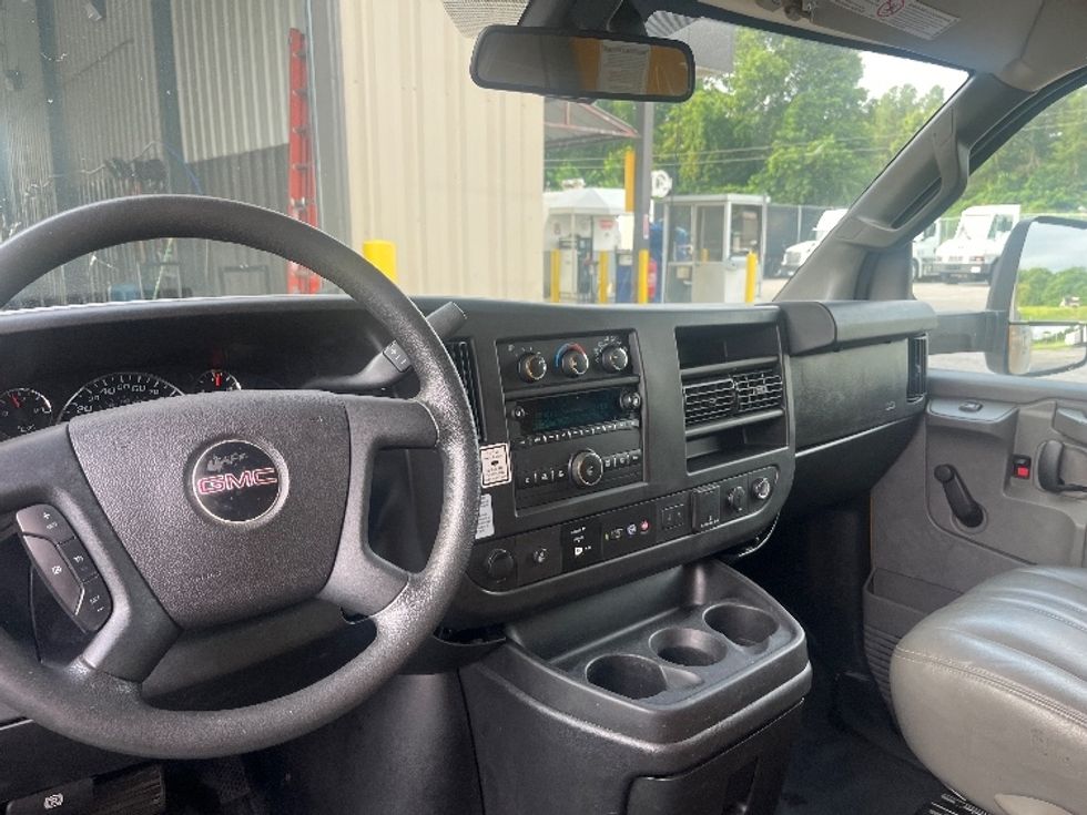 Light Duty Box Truck-Light and Medium Duty Trucks-GMC-2019-Savana G33903-Nashville (Mount Juliet)-TN-92,837\n\t\tmiles-$ 25,750 - Image 18
