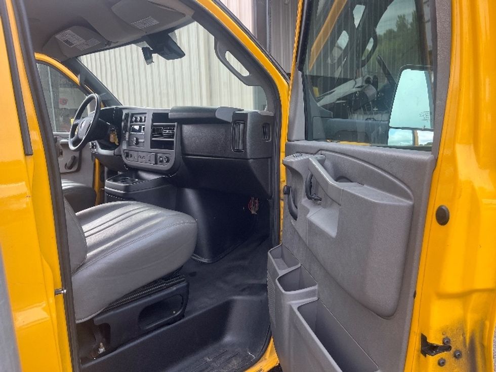 Light Duty Box Truck-Light and Medium Duty Trucks-GMC-2019-Savana G33903-Nashville (Mount Juliet)-TN-92,837\n\t\tmiles-$ 25,750 - Image 20