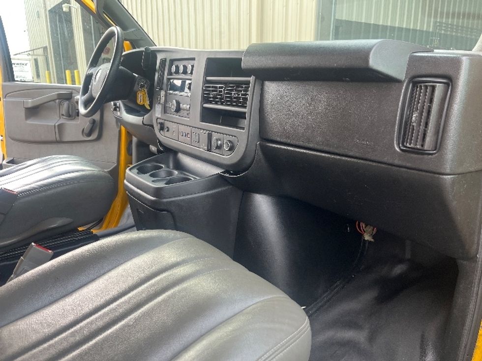 Light Duty Box Truck-Light and Medium Duty Trucks-GMC-2019-Savana G33903-Nashville (Mount Juliet)-TN-92,837\n\t\tmiles-$ 25,750 - Image 21
