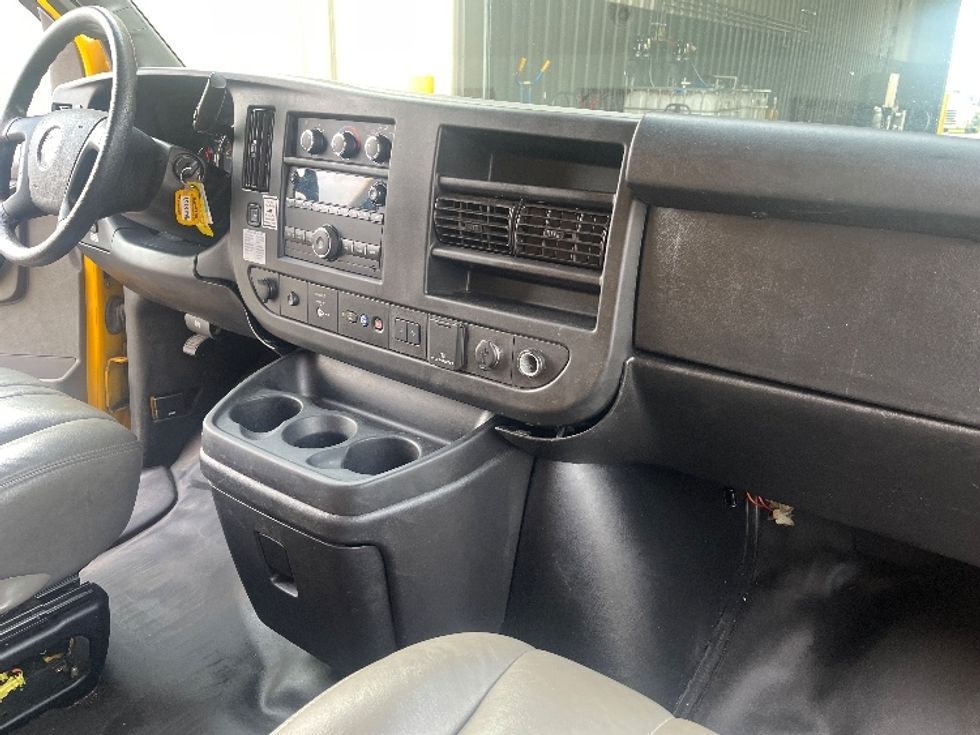 Light Duty Box Truck-Light and Medium Duty Trucks-GMC-2019-Savana G33903-Nashville (Mount Juliet)-TN-92,837\n\t\tmiles-$ 25,750 - Image 22