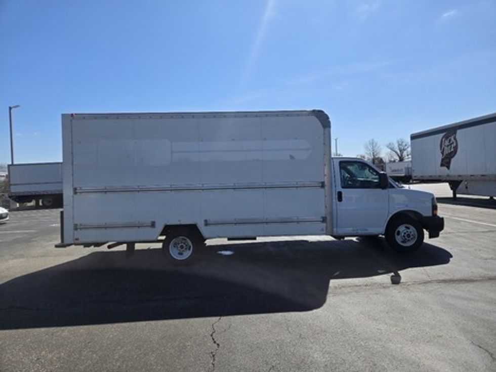 Light Duty Box Truck-Light and Medium Duty Trucks-GMC-2019-Savana G33903-New Castle-DE-103,942\n\t\tmiles-$ 29,250 - Image 15